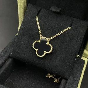 Van Cleef Arpels Ladies necklace